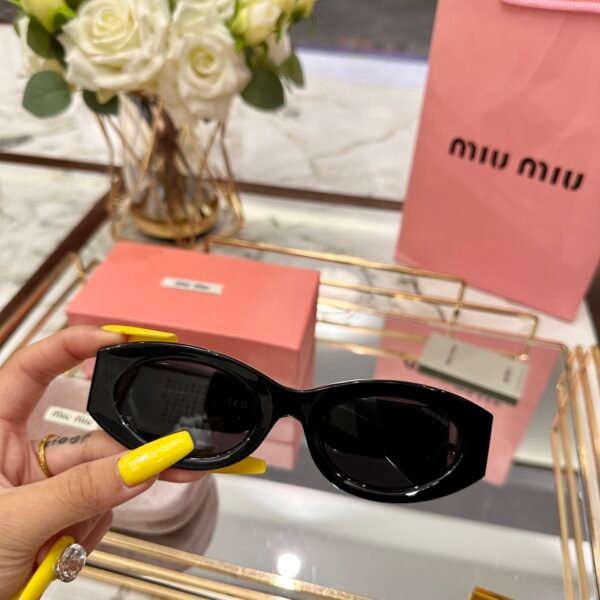 Miumiu Glasses – Elegant Eyewear for Every Occasion